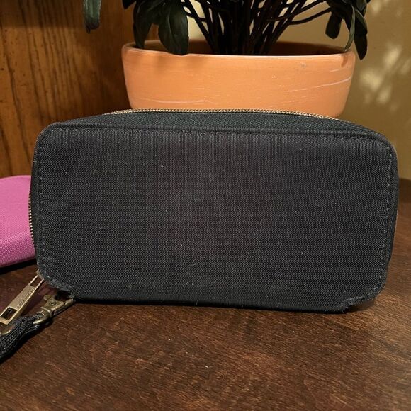 BUNDLE OF 2 Travelon RFID Zippered Wristlet/Wallet - Picture 4 of 8